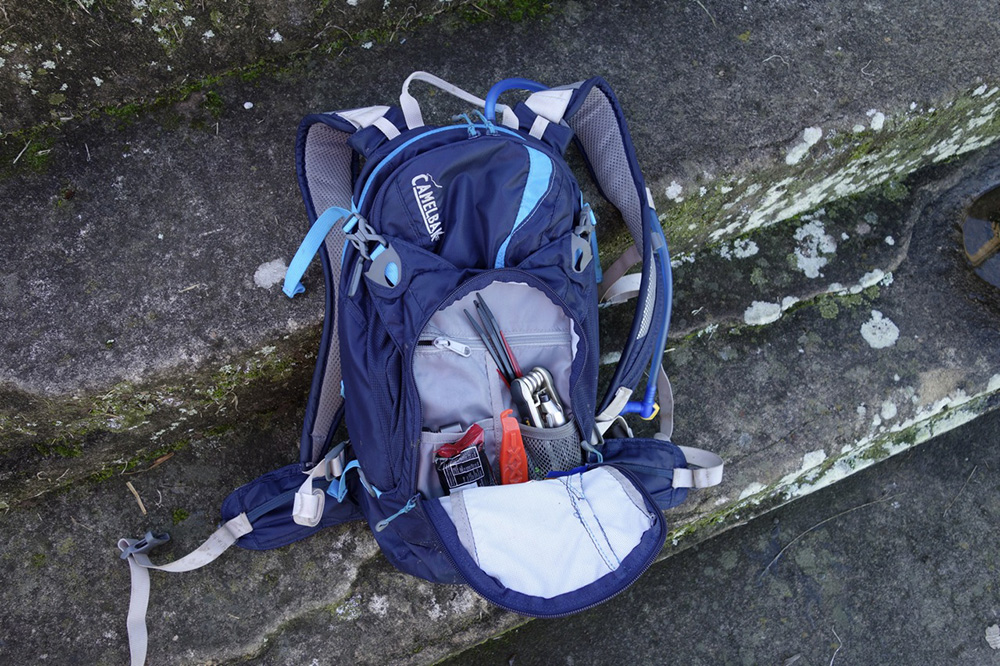 Pack Hydratation CamelBak L.U.X.E. Femme – Charbon/corail – Sans Vessie