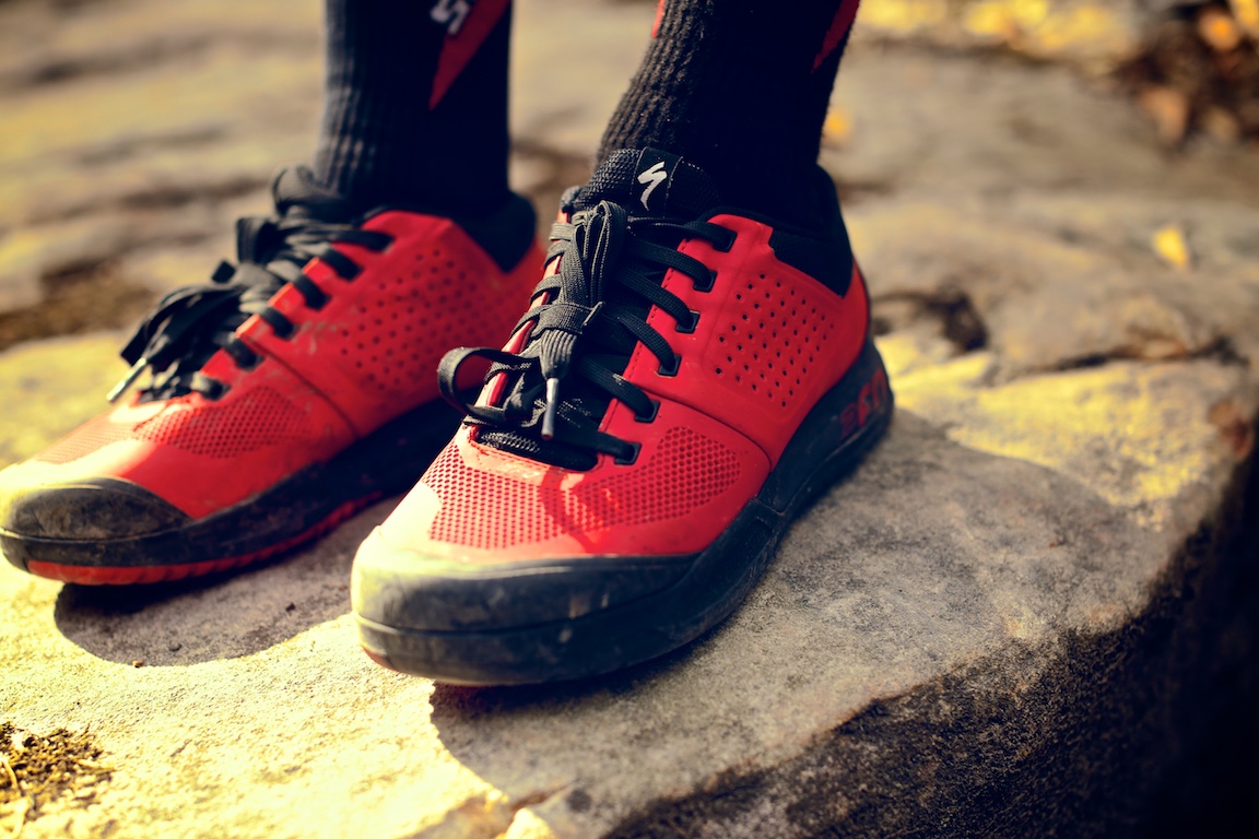 Tested: Specialized 2FO Clip Shoes, Flashy Red Foot Ferraris