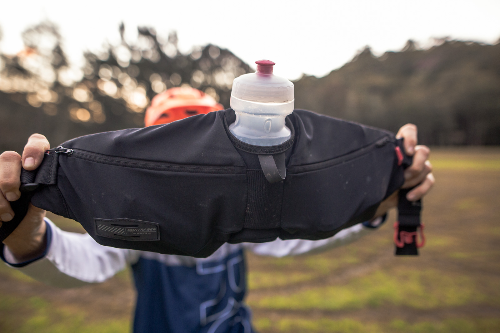 BONTRAGER ボントレガー ラピッド パック ハイドロ ヒップバッグのテスト: Bontrager Rapid Pack Hydro - Velomotion