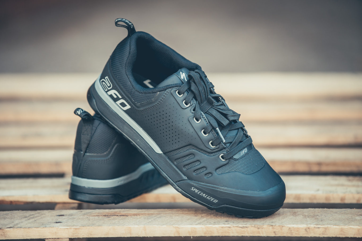 Shell Foot Bike Review | The Ride Concepts Powerline Is A Premium Flat Pedal Shoe