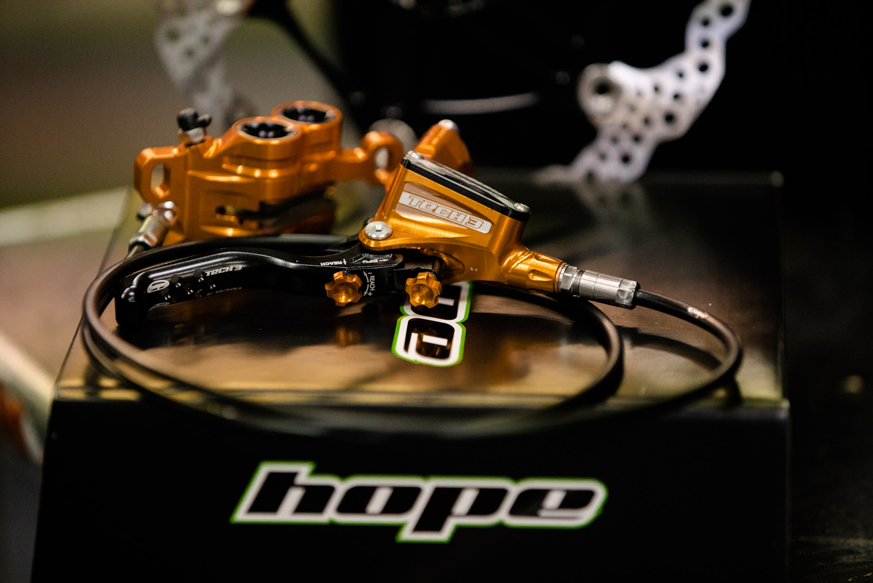 hope tech3 e4 ブレーキ Hope Tech 3 E4 Duo Disc Brake and Lever - Left Hand Front