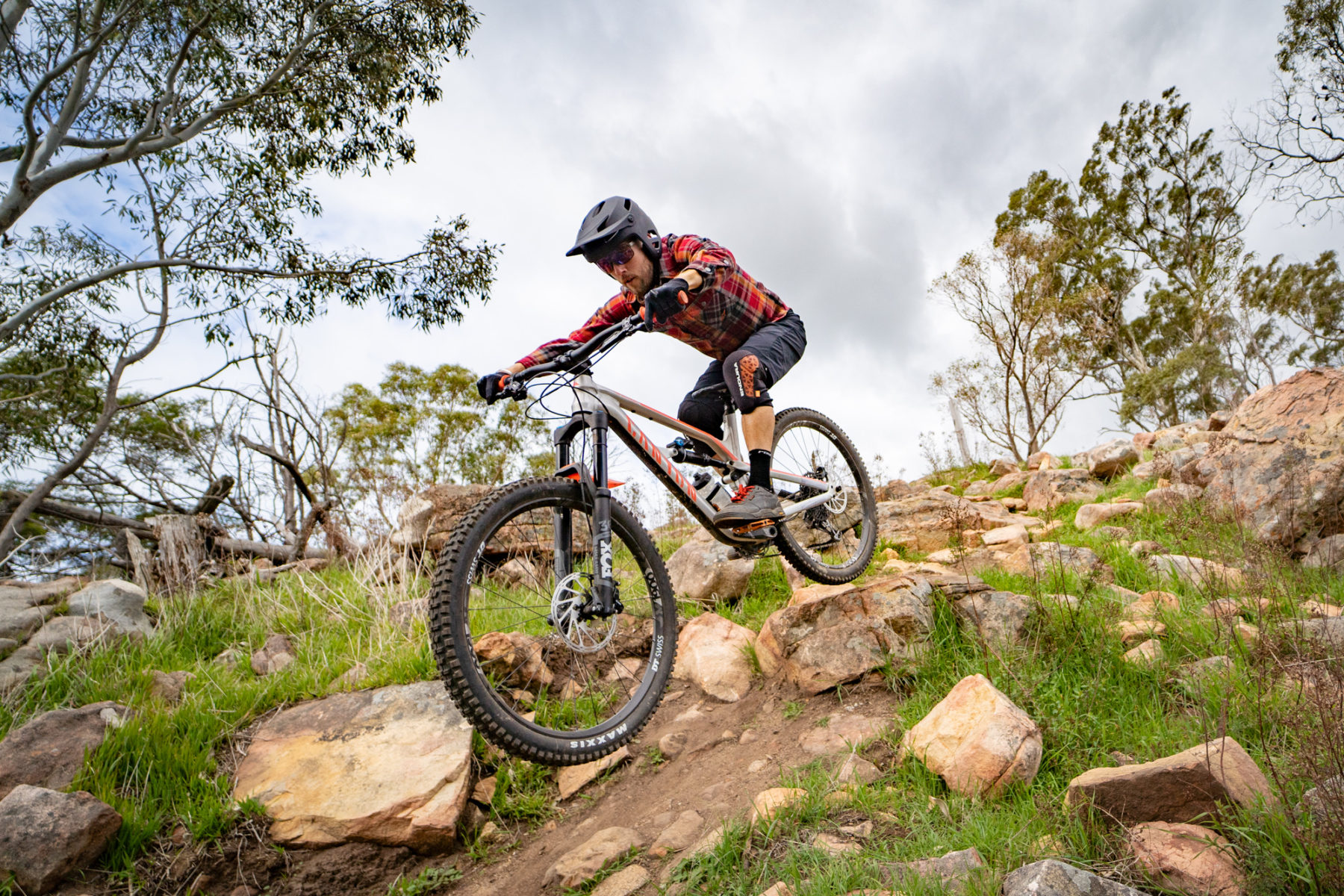 Canyon Spectral AL 7.0 2019年　S　キャニオン First Look: 2019 Canyon Spectral – All build variants in