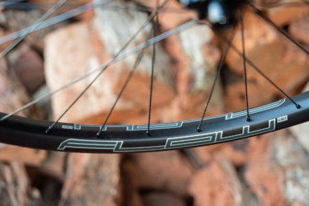 Stan's NoTubes Flow CB7 wheels go carbon with new asymmetric rims