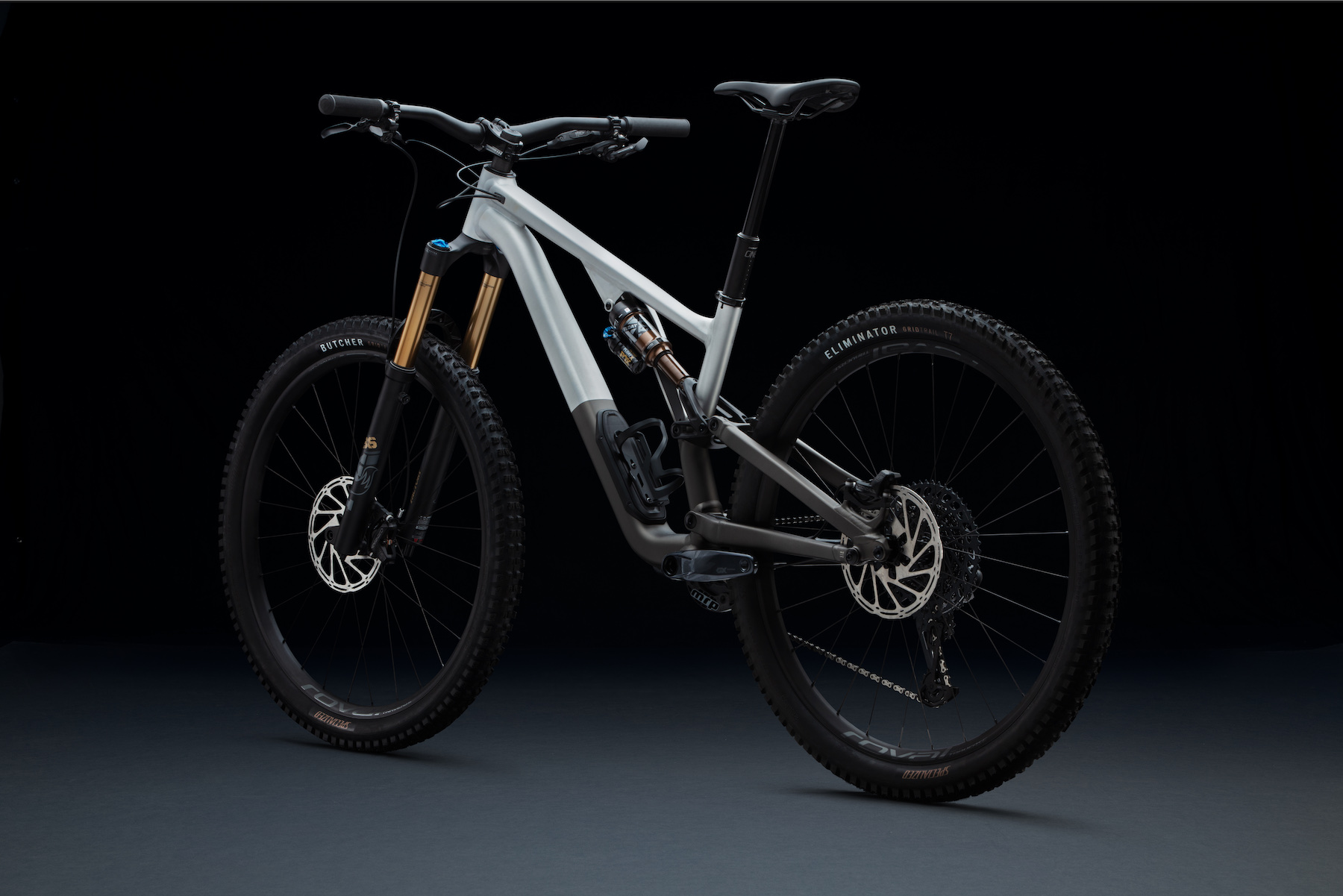 The 2022 Specialized Stumpjumper EVO arrives in alloy with 2