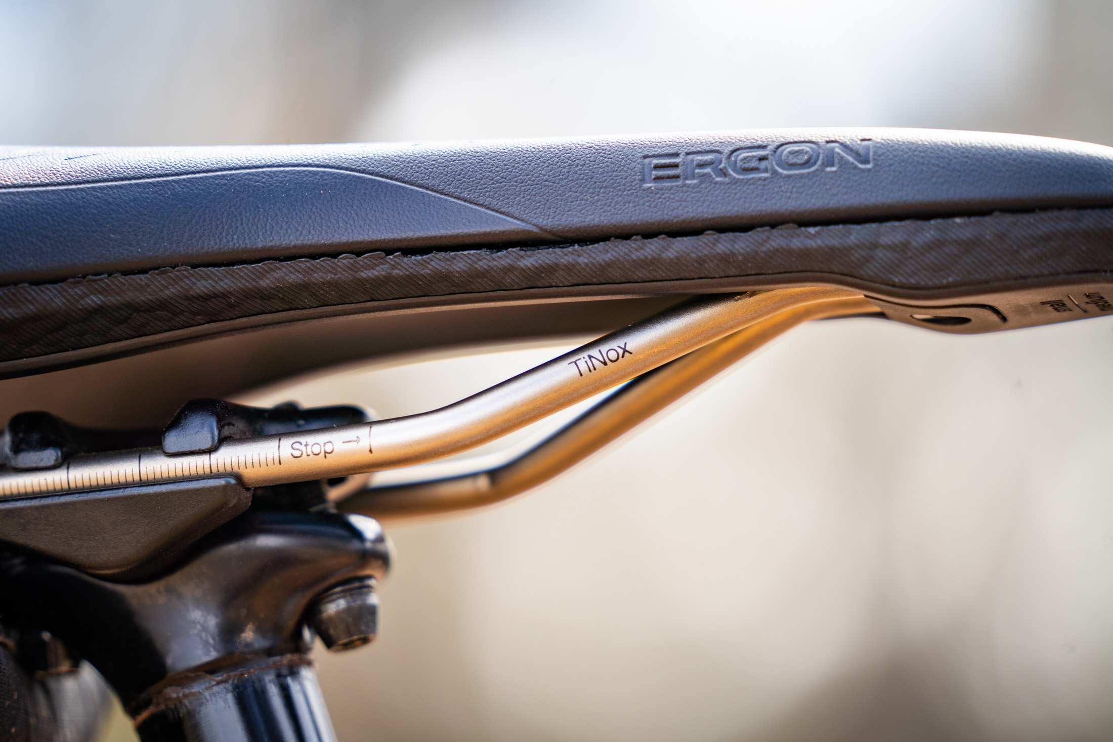 Ergon SR Allroad Core Pro Carbon M/L sella, 152 mm, stealth - Negozio Ergon SR Allroad Core Pro Carbon M/L sella, 152 mm, stealth - Negozio