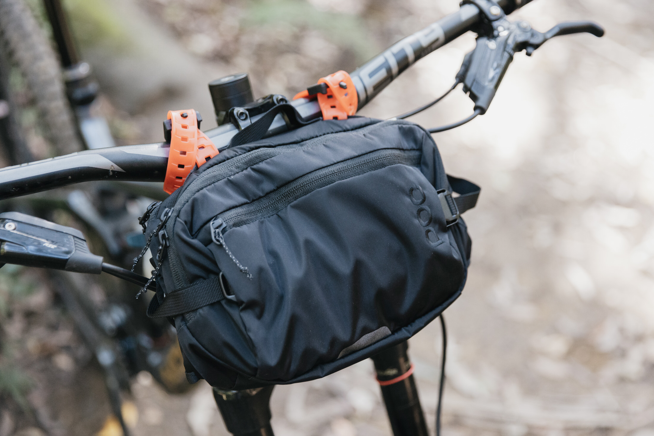 Review | The POC Hydro 4L hip pack that doubles as a bar bag