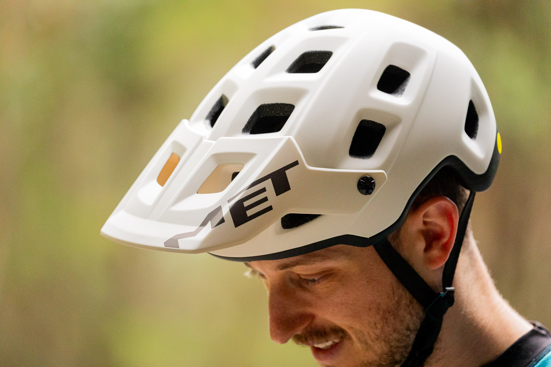 MET メット ヘルメット TERRANOVA MIPS Black/Matt Glossy 自転車 ヘルメット ロードバイク 送料無料MET TERRAE MIPS（メット テラエ ミップス ) ヘルメット MET