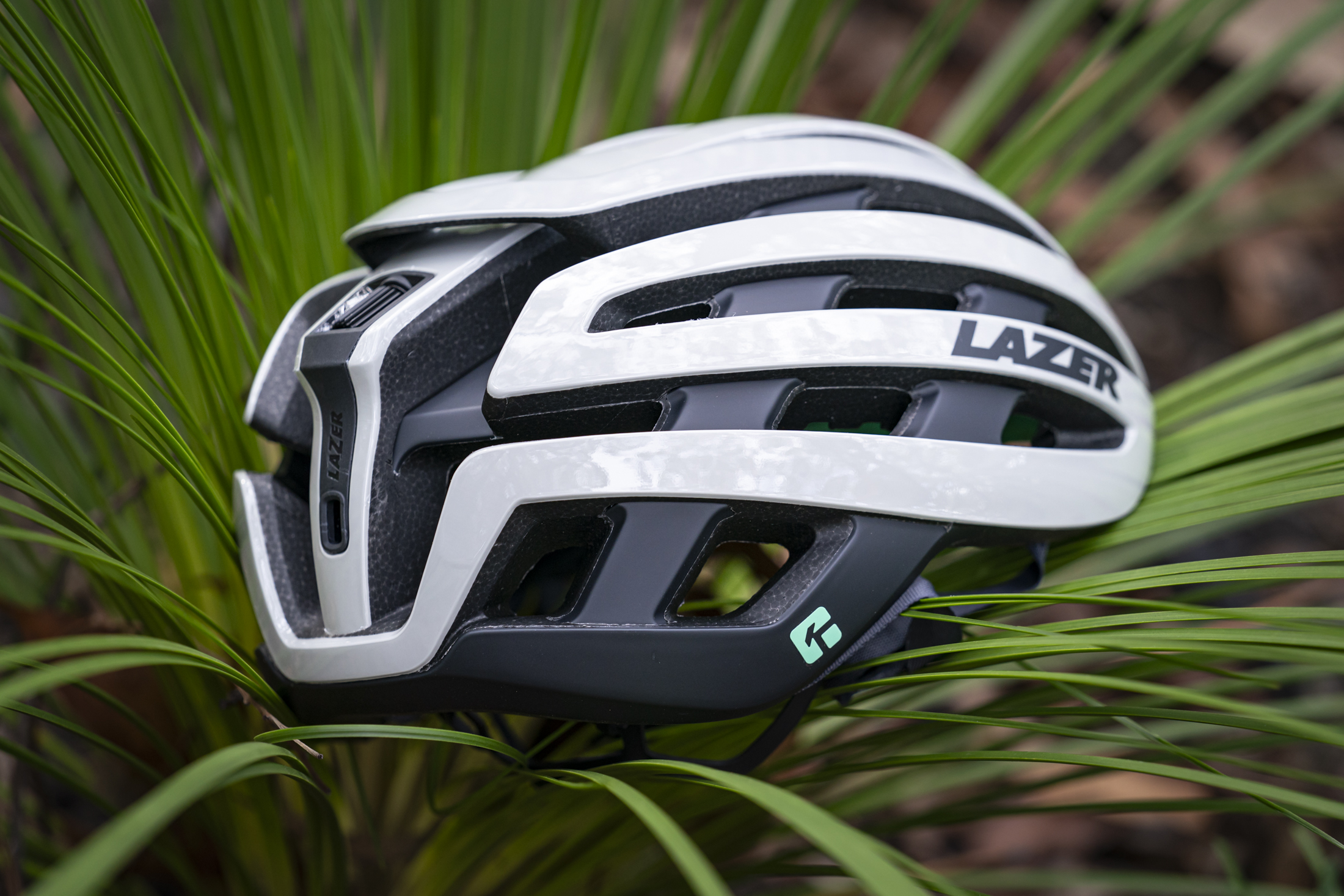 Fresh Produce | Lazer Z1 KinetiCore - Flow Mountain Bike