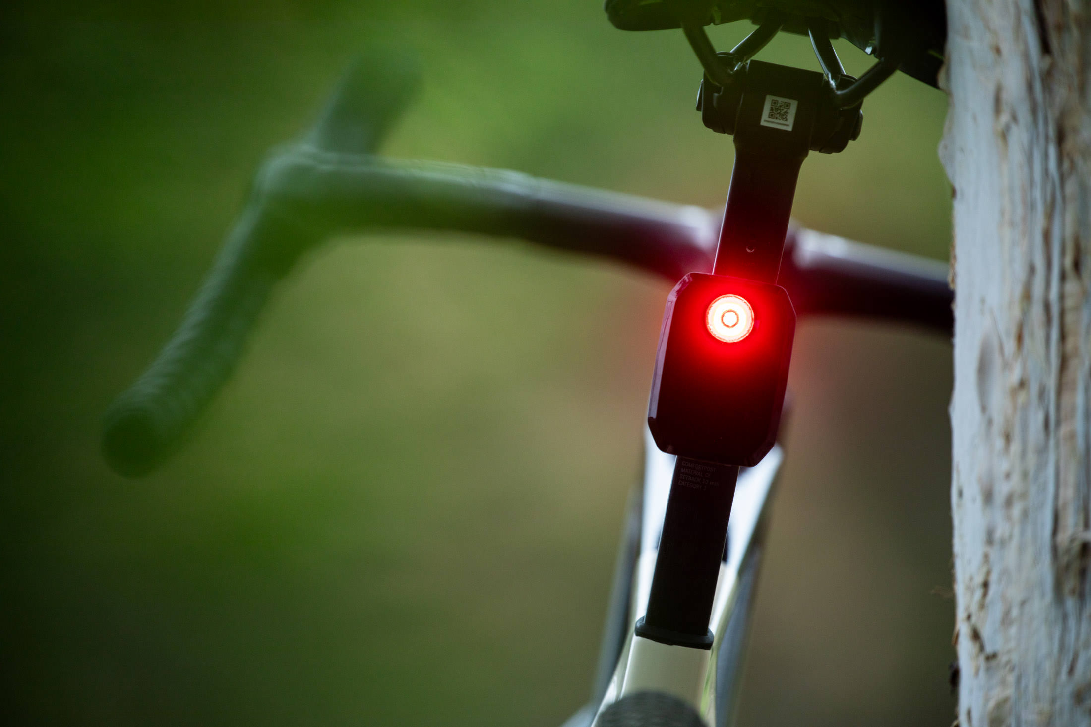 アクセサリー TREK CarBack Radar Tail Light Lampka rowerowa tylna z radarem TREK CarBack - Sklep SPORTMAN