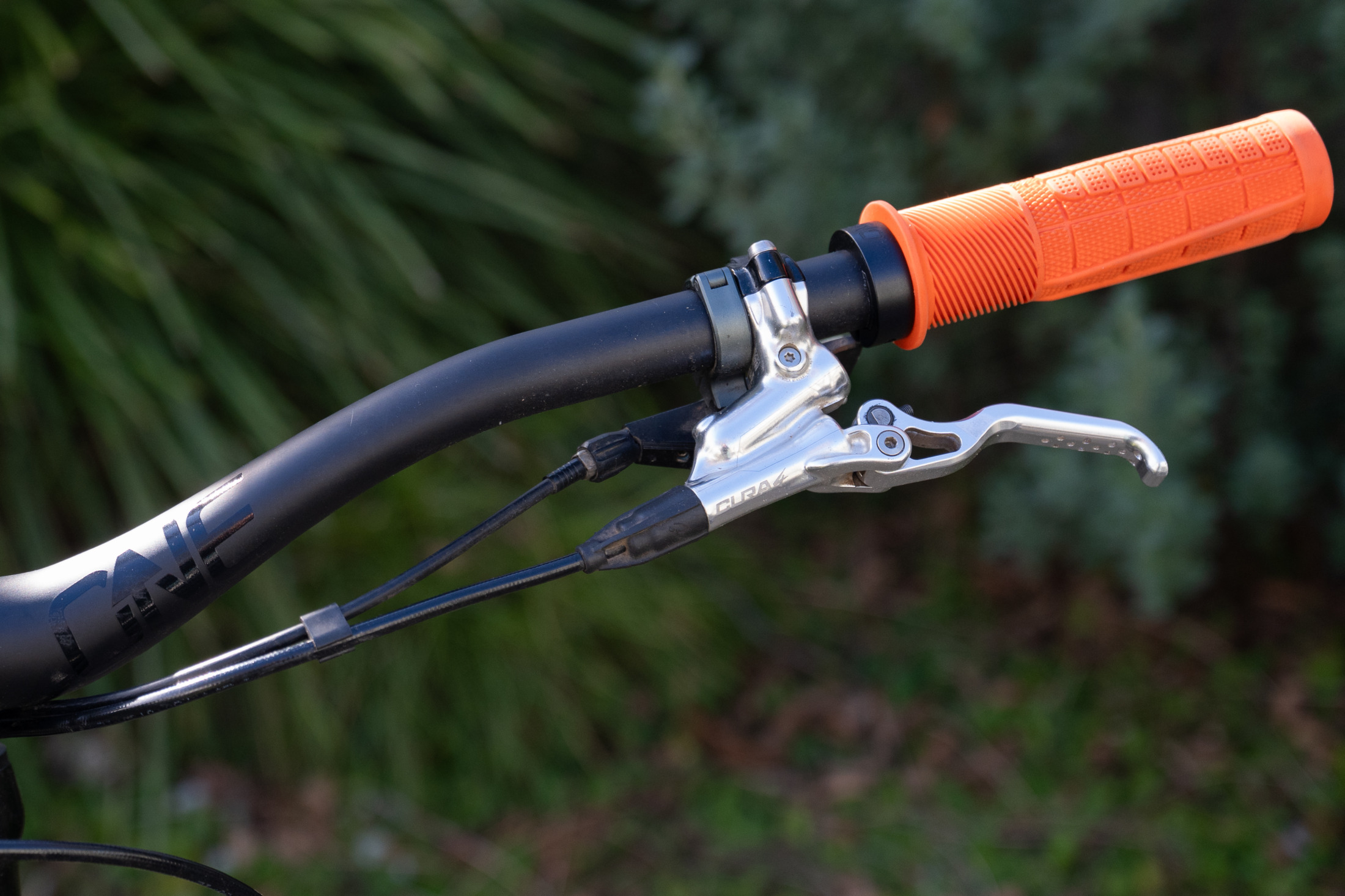 OneUp Carbon Handlebar 20mmライズ 750mm幅 OneUpComponents_V2CarbonHandle