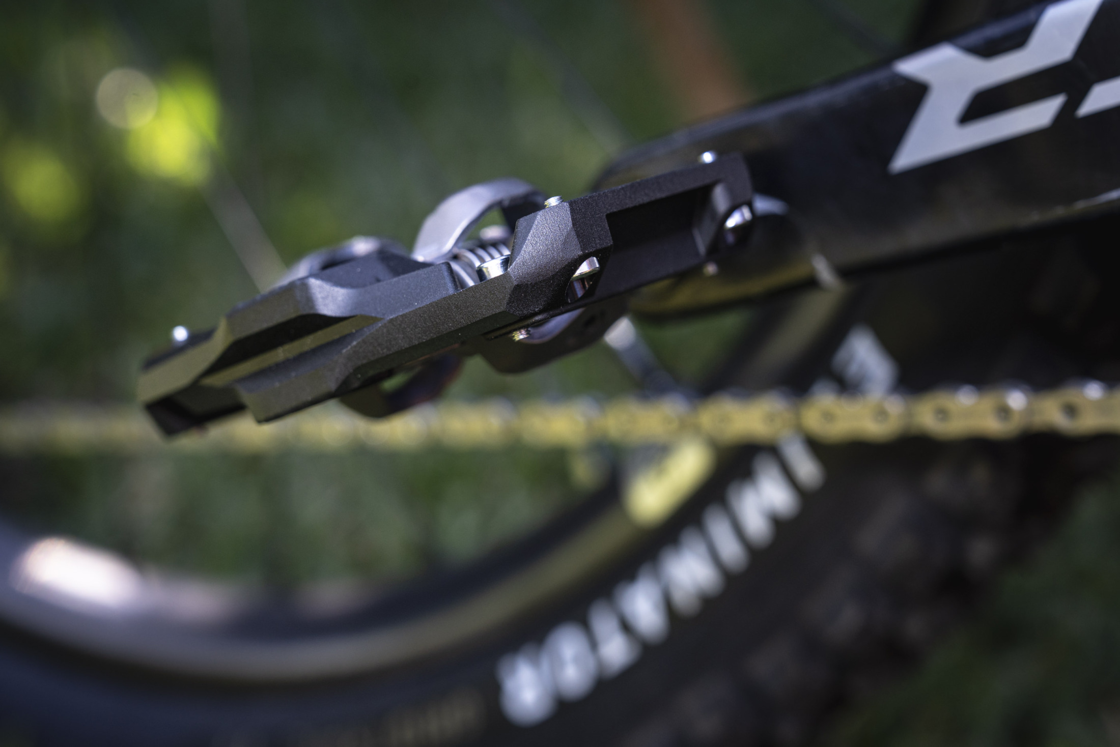 Crampons Shimano CL-MT001 Multi-entrée Avec écrou à Taquet - Compatible Pédales SPD, Pour VTT Et Usage Urbain - 6