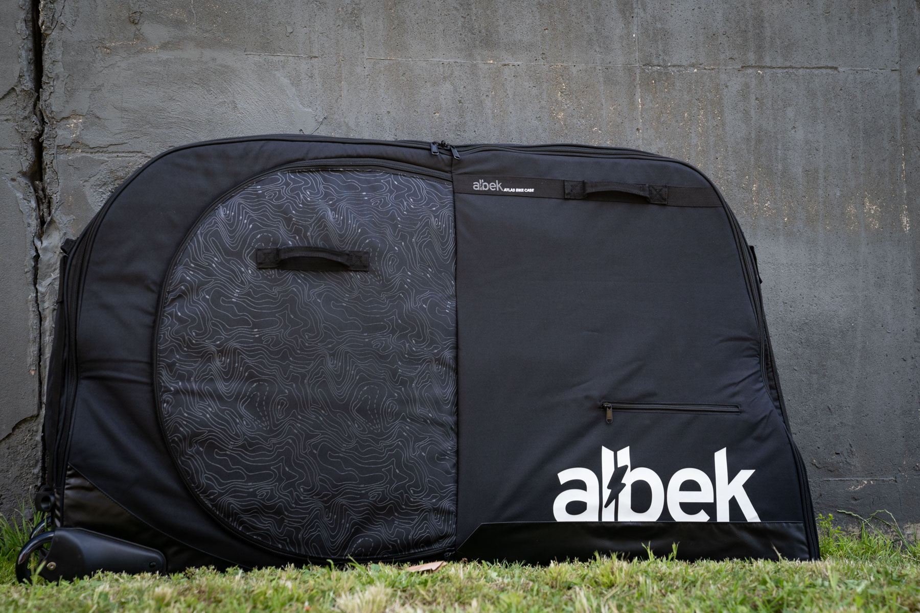 Travel In Style | Win an Atlas Bike Bag and Skytrail Duffel