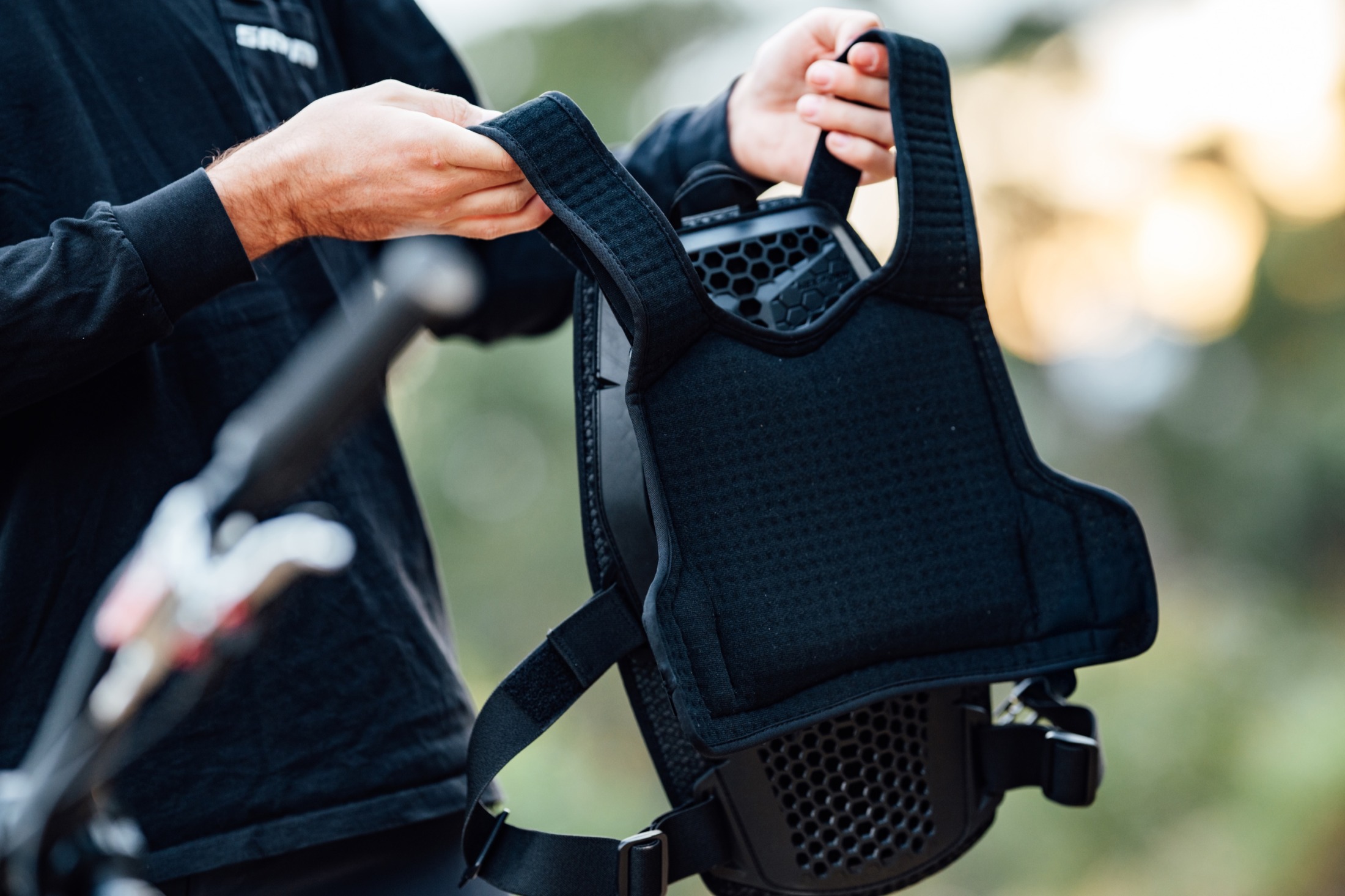 Fresh Produce | iXS Hex Pull-over upper body protection - Flow