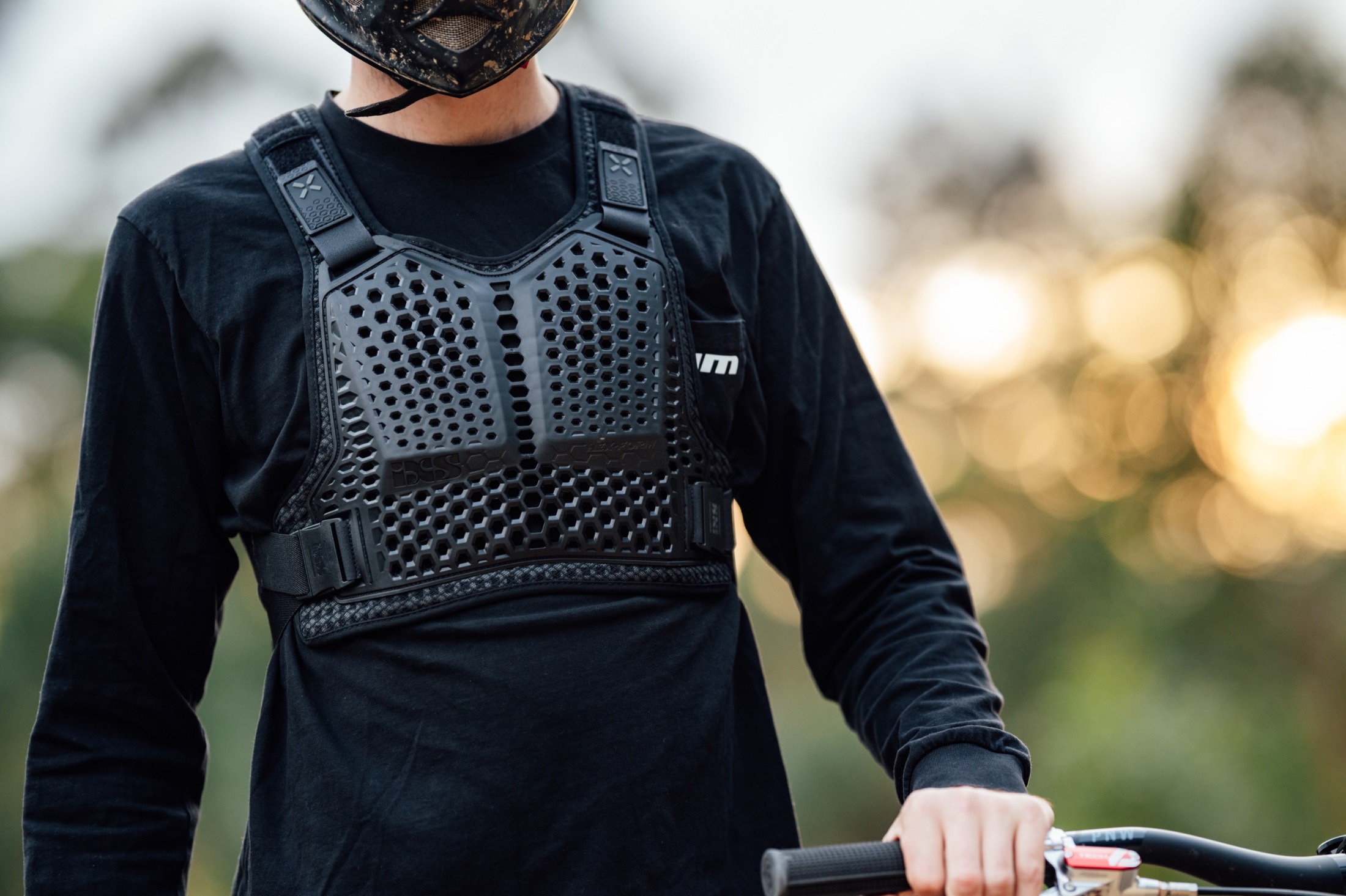Fresh Produce | iXS Hex Pull-over upper body protection - Flow